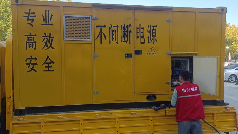 乌当柴油发电机组和UPS电源配合使用时，如何避免切换过程中的电力中断？